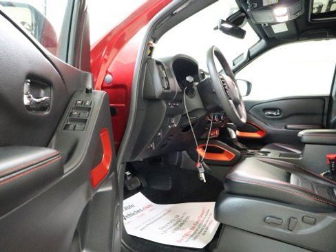 Used 2025 Nissan Frontier PRO-4X w/ Pro Premium Package image 9