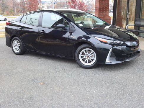 Certified 2022 Toyota Prius Prime XLE image 1
