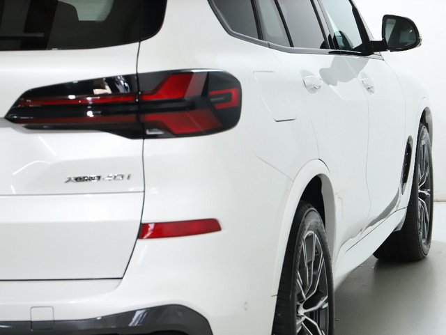 Used 2026 BMW X5 xDrive40i w/ M Sport Package AWD/4WD image 50