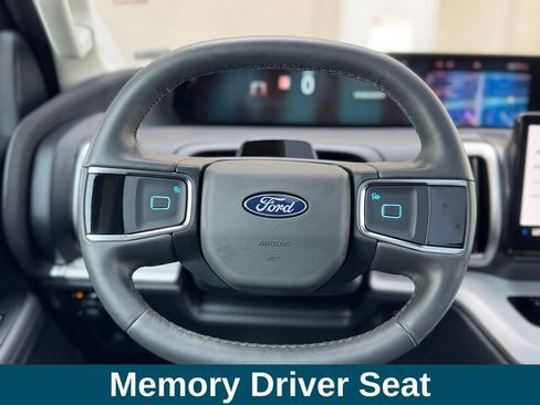 Used 2025 Ford Expedition Active AWD/4WD image 11
