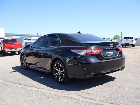 Used 2019 Toyota Camry SE FWD image 5