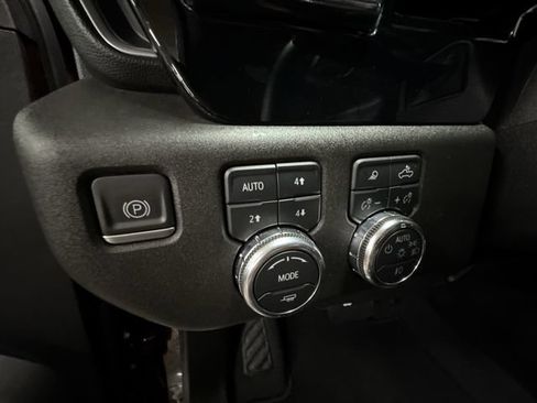 Used 2024 GMC Sierra 3500 SLT w/ SLT Premium Package AWD/4WD image 11