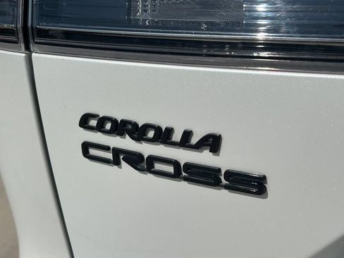 Used 2024 Toyota Corolla Cross AWD Hybrid w/ Convenience Package image 13