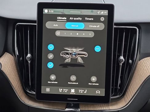 New 2026 Volvo XC60 B5 Plus w/ Climate Package image 18