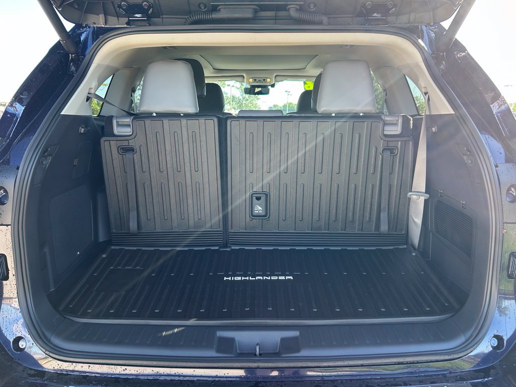 Used 2026 Toyota Highlander Limited AWD/4WD image 25