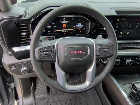 New 2026 GMC Sierra 1500 SLT image 17