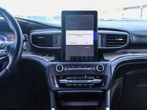 Used 2020 Ford Explorer Platinum w/ Premium Technology Package AWD/4WD image 15