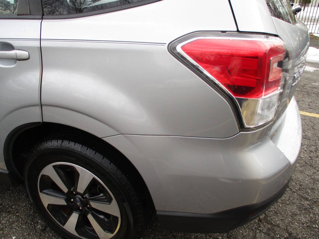 Used 2018 Subaru Forester 2.5i w/ Alloy Wheel Package AWD/4WD image 16