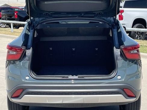 Used 2025 Chevrolet Trax LT FWD image 28