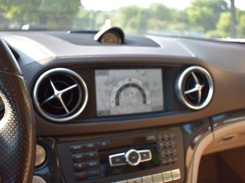Used 2016 Mercedes-Benz SL 550 image 33