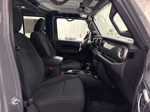 Used 2018 Jeep Wrangler Unlimited Sahara w/ Cold Weather Group AWD/4WD image 20