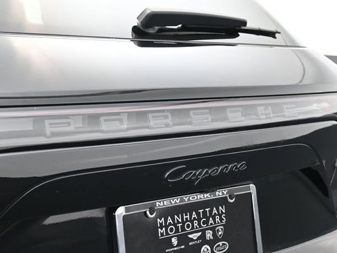 Certified 2023 Porsche Cayenne Platinum Edition AWD/4WD image 14