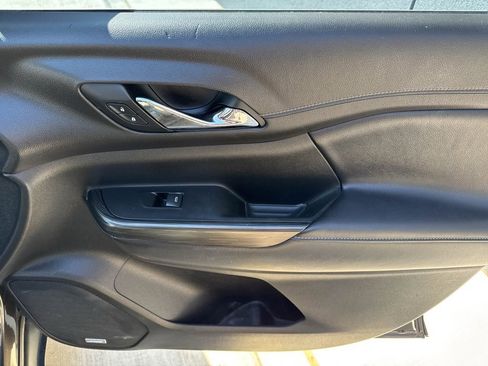 Used 2019 GMC Acadia SLT image 19