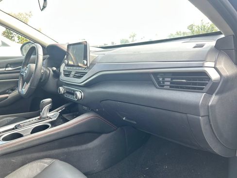 Used 2024 Nissan Altima 2.5 SR FWD image 15