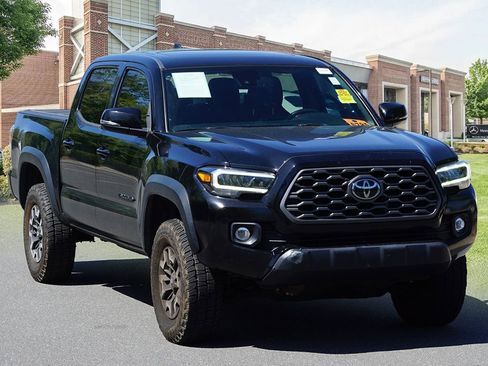 Used 2021 Toyota Tacoma TRD Off-Road w/ TRD Premium Off Road Package AWD/4WD image 3