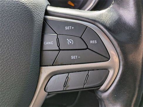 Used 2021 Jeep Grand Cherokee Limited image 17