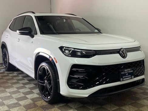 New 2026 Volkswagen Tiguan SE R-Line AWD/4WD image 1