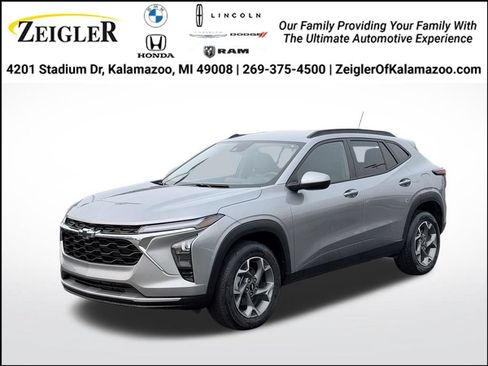 Used 2024 Chevrolet Trax LT w/ Driver Confidence Package FWD image 1