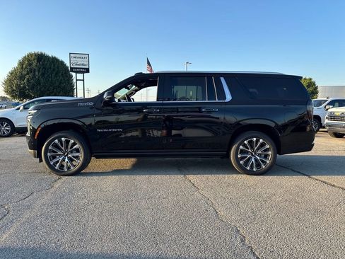 New 2026 Chevrolet Suburban High Country image 2