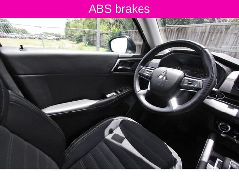 Used 2024 Mitsubishi Outlander SE FWD image 9