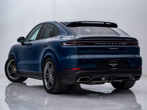 Certified 2024 Porsche Cayenne Coupe image 3