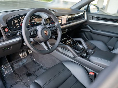 New 2026 Porsche Cayenne S image 4