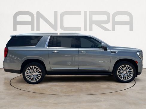 Used 2023 GMC Yukon XL Denali AWD/4WD image 11