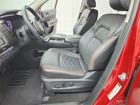 Used 2024 Nissan Pathfinder Platinum w/ Cargo Package image 19