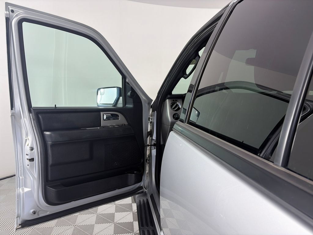 Used 2017 Ford Expedition XLT AWD/4WD image 10
