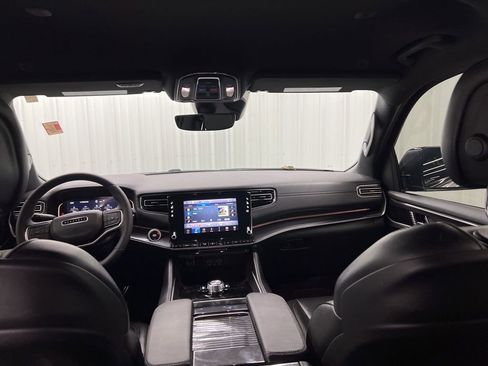 Used 2024 Jeep Wagoneer 2WD image 16