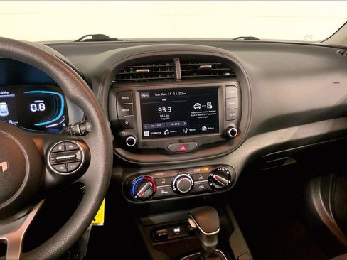 Certified 2025 Kia Soul LX w/ LX Technology Package image 6