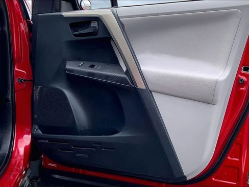 Used 2013 Toyota RAV4 XLE image 22