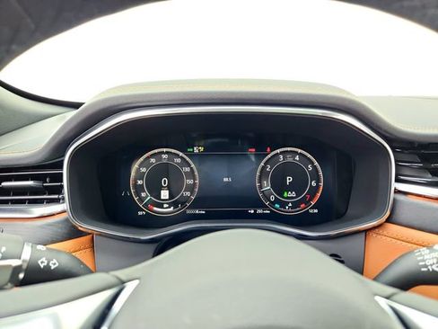 New 2025 Jaguar F-PACE R-Dynamic S image 24