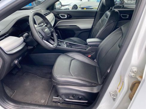 Used 2025 Jeep Compass Limited w/ Elite Group AWD/4WD image 9