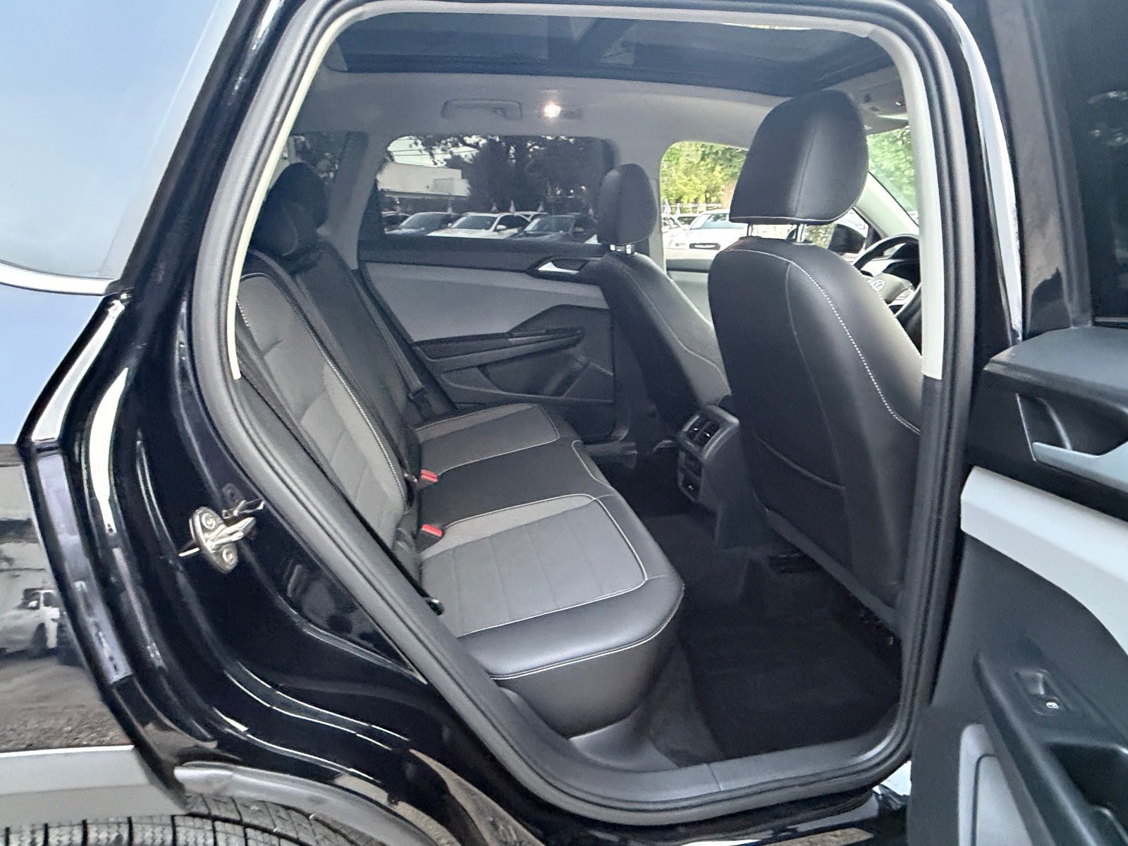 Used 2023 Volkswagen Taos SE w/ Panoramic Sunroof Package FWD image 16