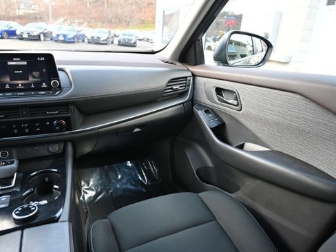 Used 2023 Nissan Rogue S image 12