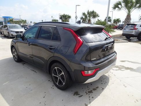 Used 2023 Kia Niro EX image 6