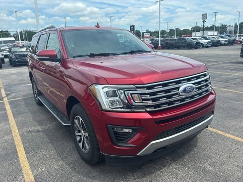 Used 2019 Ford Expedition XLT w/ Equipment Group 202A AWD/4WD image 3