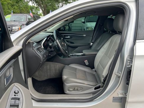 Used 2017 Chevrolet Impala LT image 10