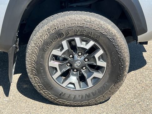 Used 2023 Toyota Tacoma TRD Off-Road w/ TRD Premium Off Road Package AWD/4WD image 18