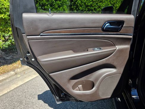 Used 2019 Jeep Grand Cherokee Overland RWD image 32