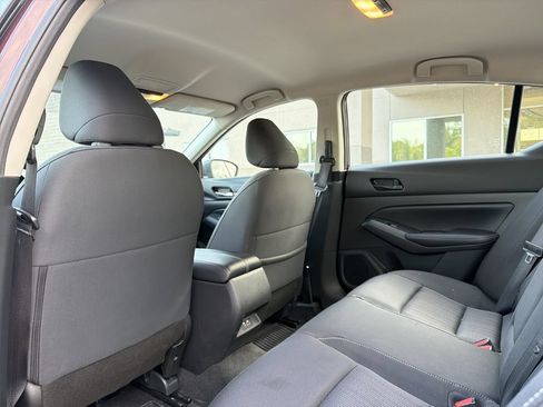 Used 2025 Nissan Altima 2.5 SV FWD image 12
