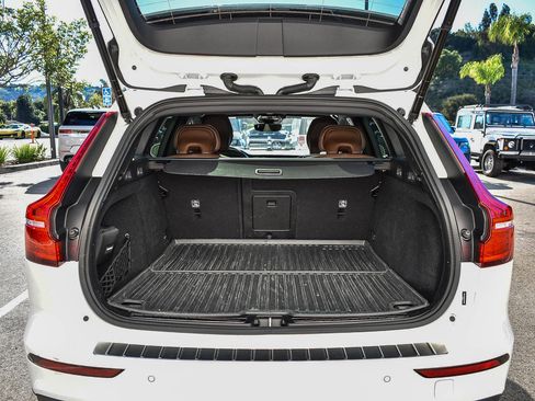 Used 2023 Volvo V60 B5 Cross Country Ultimate w/ Climate Package image 27