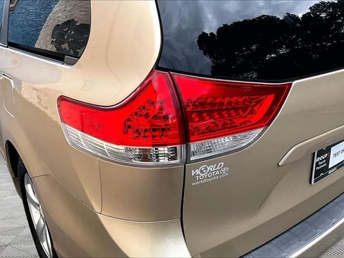 Used 2012 Toyota Sienna LE w/ Towing Pkg FWD image 29