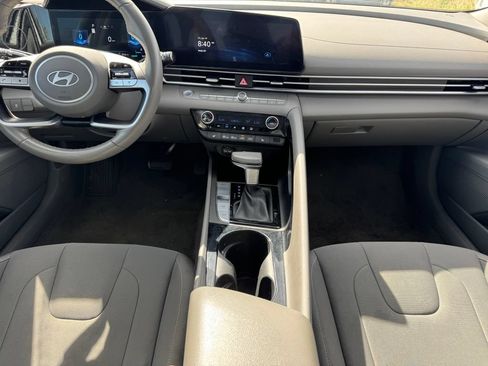 Used 2025 Hyundai Elantra SEL FWD image 10