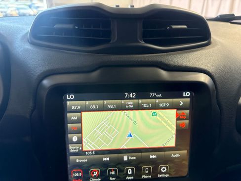 Used 2023 Jeep Renegade Trailhawk AWD/4WD image 28