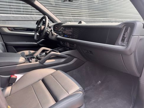Certified 2026 Porsche Cayenne S AWD/4WD image 18