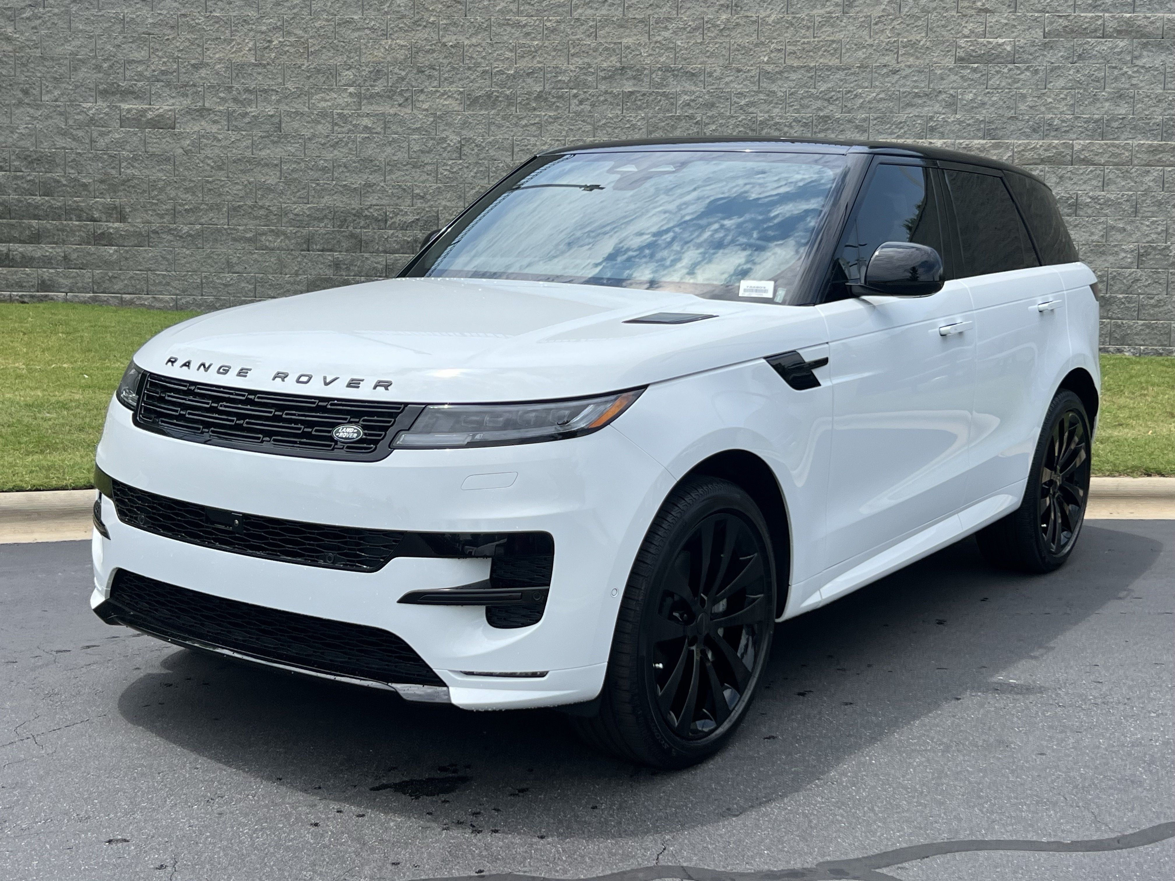 New 2026 Land Rover Range Rover Sport Dynamic SE AWD/4WD image 1