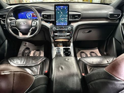 Used 2023 Ford Explorer Platinum w/ Technology Package AWD/4WD image 27