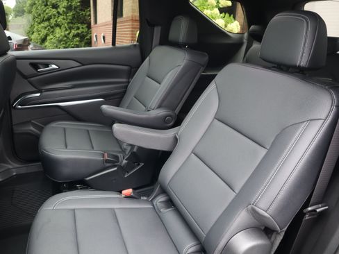 Used 2026 Chevrolet Traverse LT w/ Sun and Wheel Package FWD image 24
